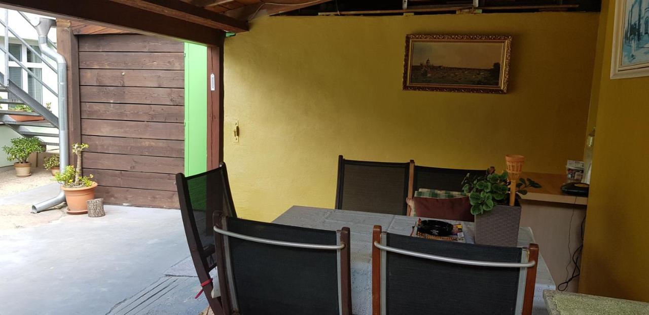 Apartman Koi Apartment Veltrusy Екстериор снимка